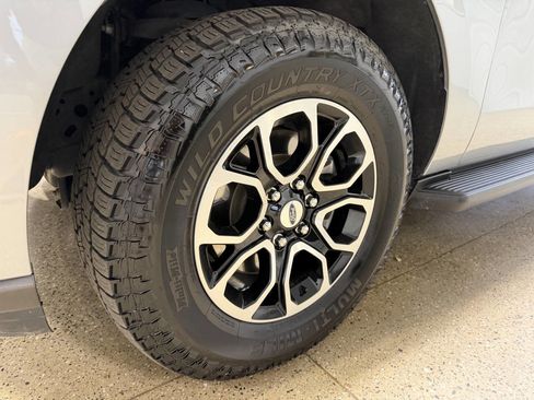 Used 2024 Ford Expedition Max XLT image 3