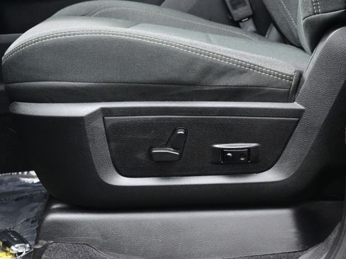 Used 2021 RAM 2500 Big Horn w/ Night Edition image 11