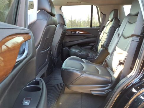 Used 2018 Cadillac Escalade Luxury image 11