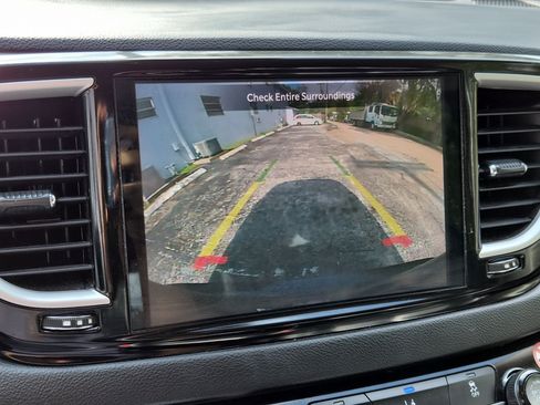 Used 2022 Chrysler Pacifica Touring-L FWD image 28