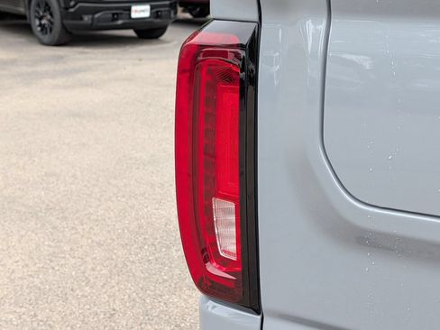 Used 2024 GMC Sierra 1500 AT4 w/ Technology Package AWD/4WD image 9