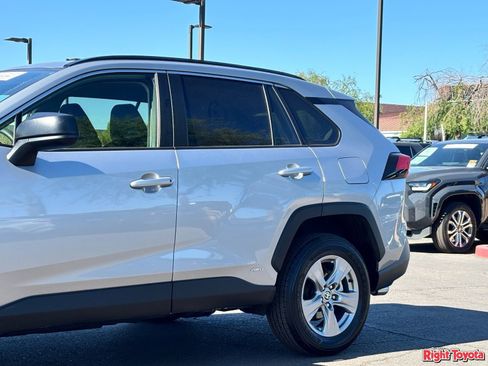 Certified 2025 Toyota RAV4 LE AWD/4WD image 9