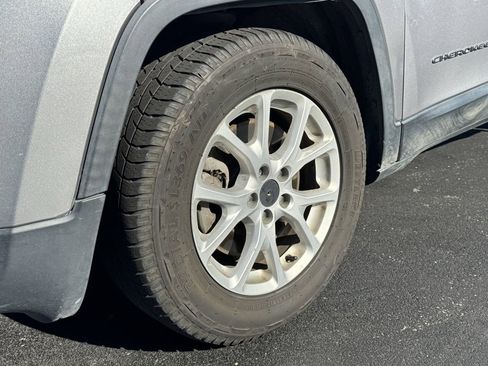 Used 2018 Jeep Cherokee Latitude Plus image 29