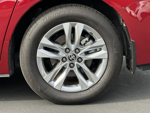 Used 2025 Toyota Sienna Limited image 8