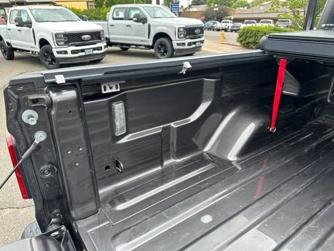 Used 2024 Jeep Gladiator Rubicon w/ Safety Group AWD/4WD image 32