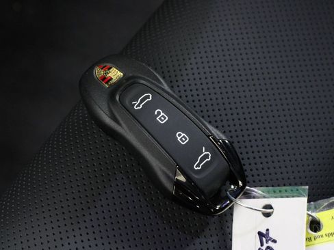 New 2025 Porsche Macan 4 Electric image 23