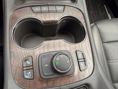 Used 2021 GMC Acadia Denali w/ Denali Technology Package FWD image 25