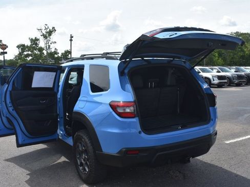 Used 2023 Honda Pilot TrailSport image 18