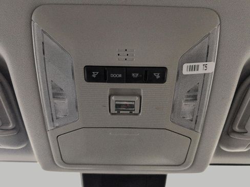 Used 2025 Toyota RAV4 XLE AWD/4WD image 18