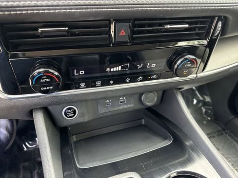 Used 2023 Nissan Rogue SV FWD image 19