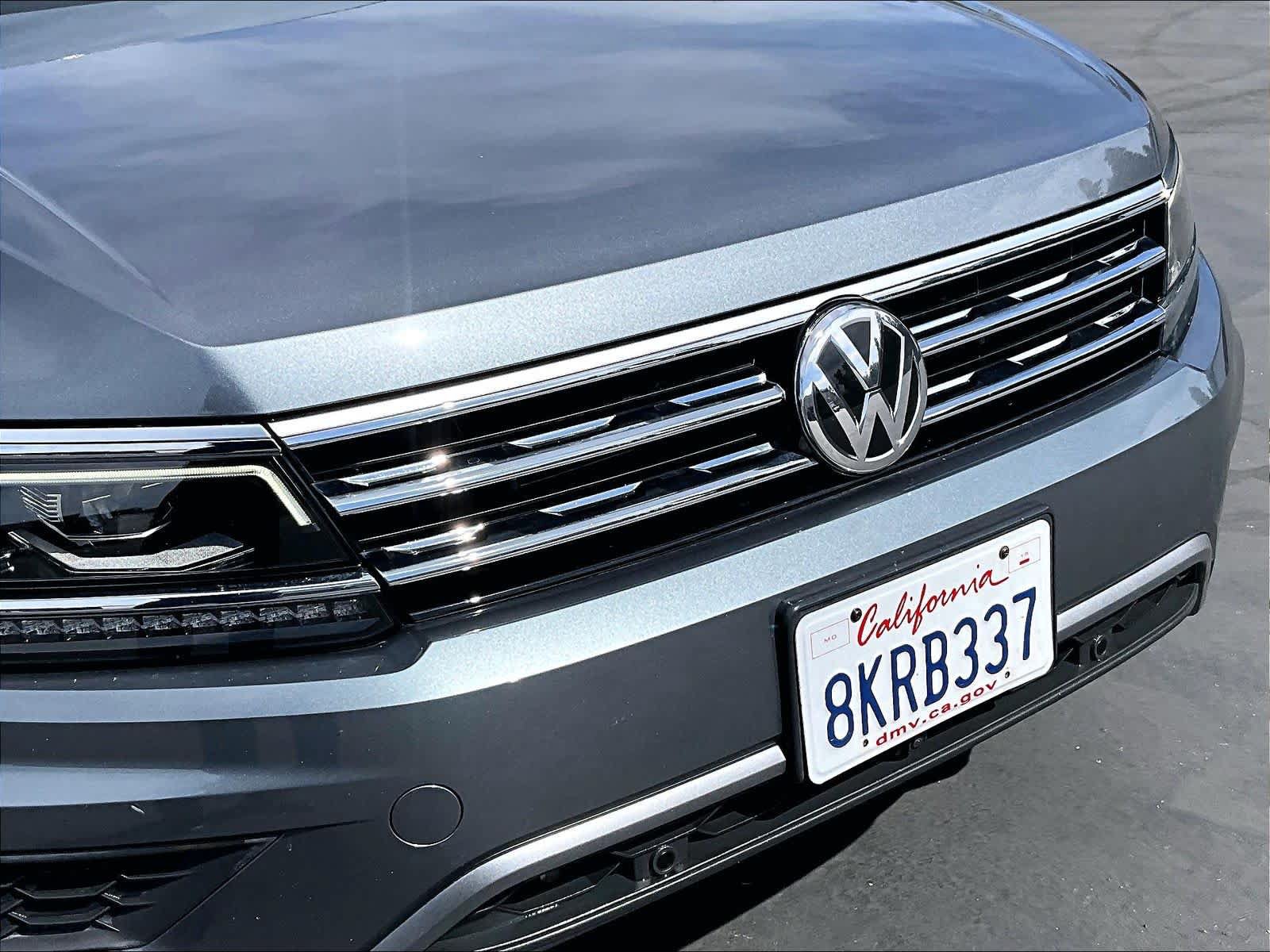 Used 2019 Volkswagen Tiguan SEL Premium w/ 3rd Row Seat Package AWD/4WD image 34