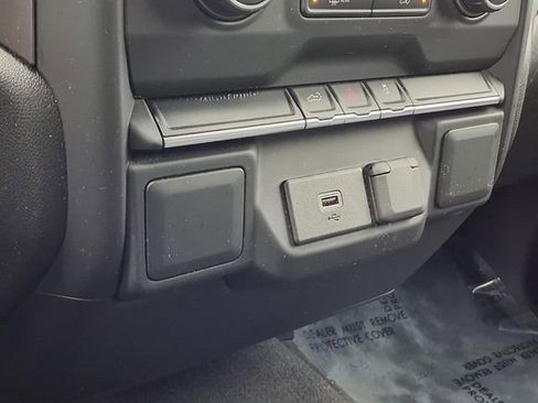 Used 2019 Chevrolet Silverado 1500 Custom w/ Custom Value Package image 11