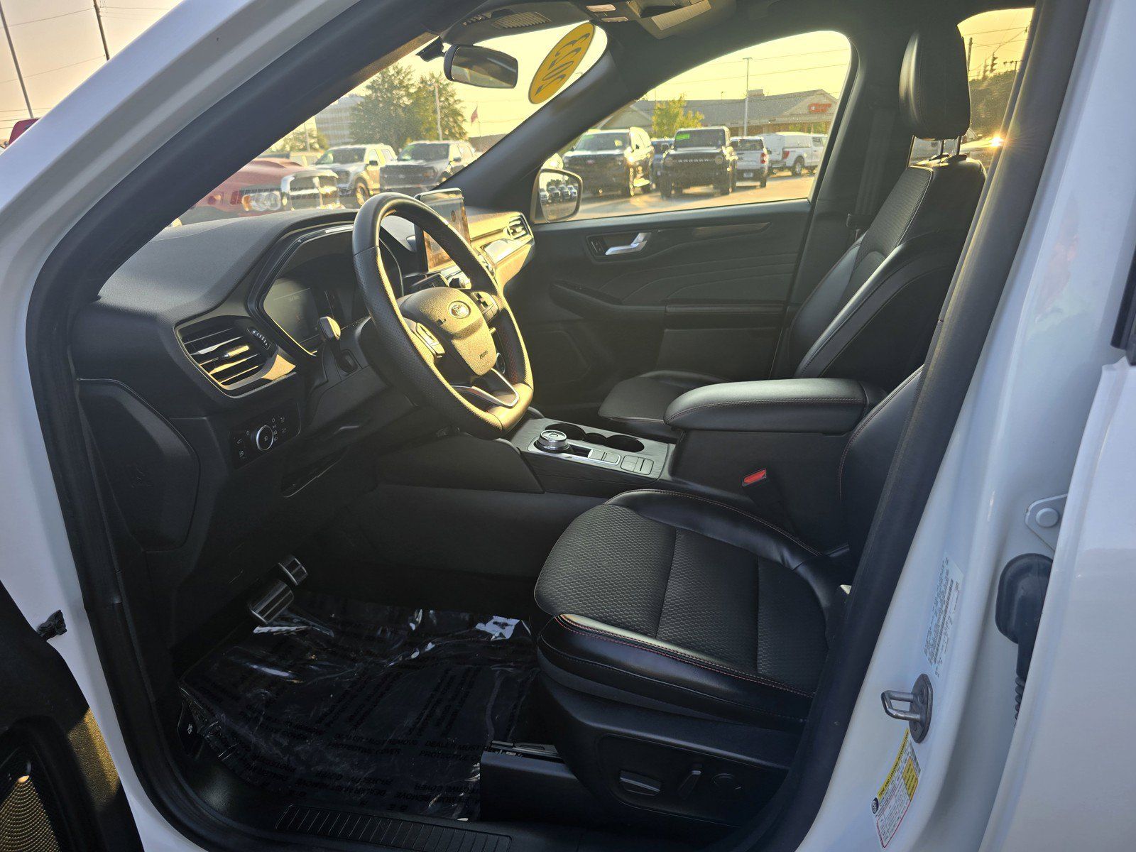 Used 2023 Ford Escape ST-Line Select AWD/4WD image 9