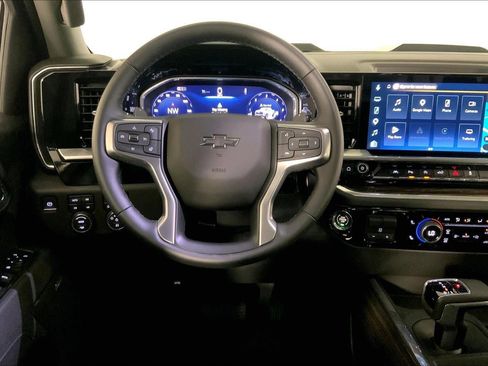 Used 2026 Chevrolet Silverado 1500 LT Trail Boss w/ LT Trail Boss Premium Package AWD/4WD image 5