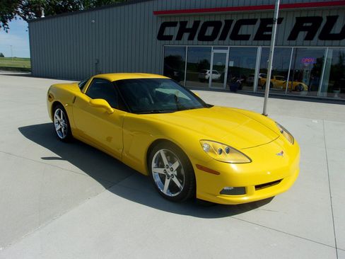 Used 2006 Chevrolet Corvette Coupe w/ Preferred Equipment Group RWD image 1