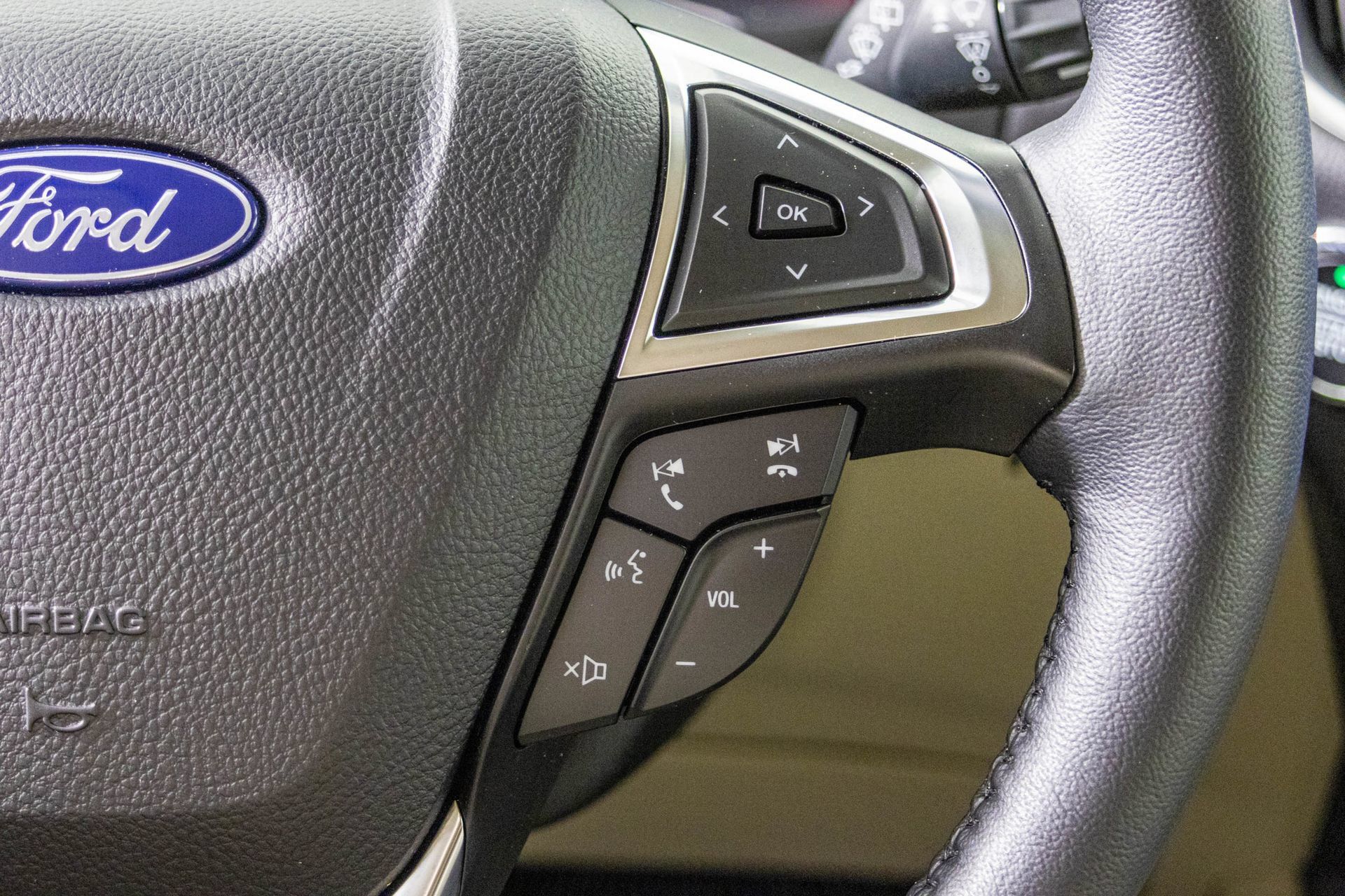 Used 2024 Ford Edge Titanium w/ Equipment Group 301A AWD/4WD image 32