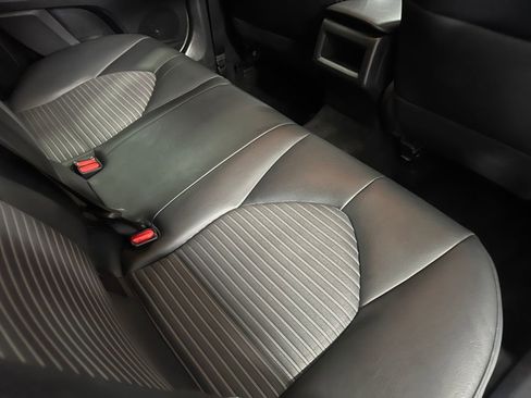 Used 2022 Toyota Camry SE image 19