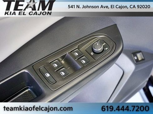 Used 2024 Volkswagen Taos SE image 23