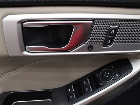 Used 2021 Ford Explorer Limited image 19