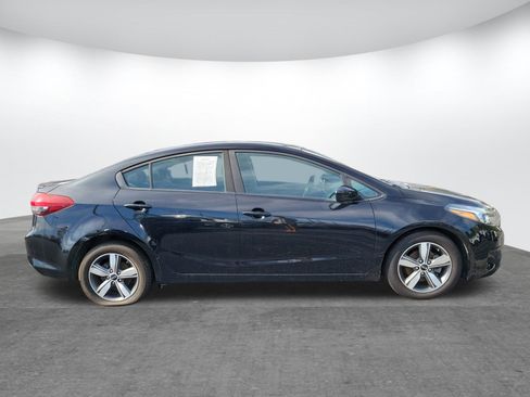Used 2018 Kia Forte S image 2