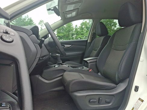 Used 2018 Nissan Rogue SV AWD/4WD image 13