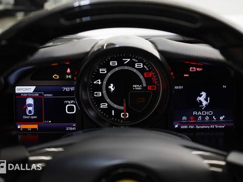 Used 2018 Ferrari 812 Superfast RWD image 28