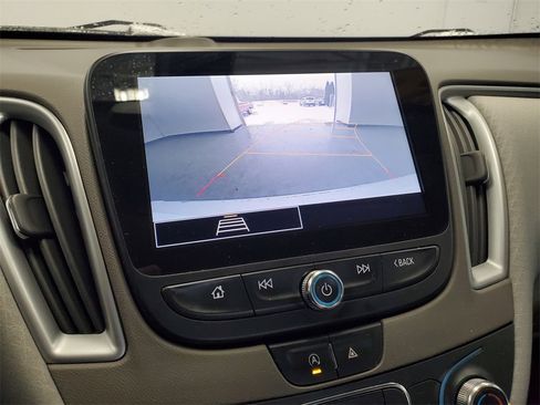 Used 2022 Chevrolet Malibu LT image 19