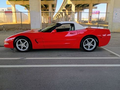 Used 1998 Chevrolet Corvette Convertible w/ Memory Pkg image 60