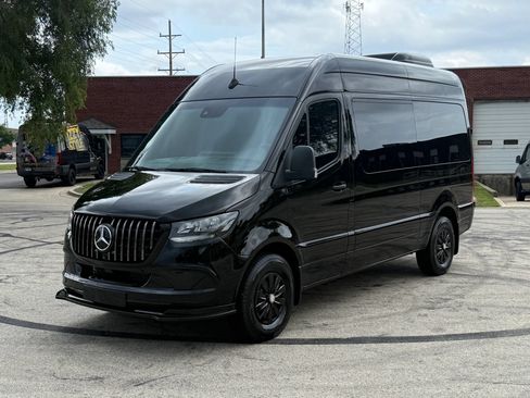 Used 2024 Mercedes-Benz Sprinter 2500 image 3
