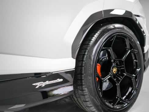 Used 2023 Lamborghini Urus Performante AWD/4WD image 13