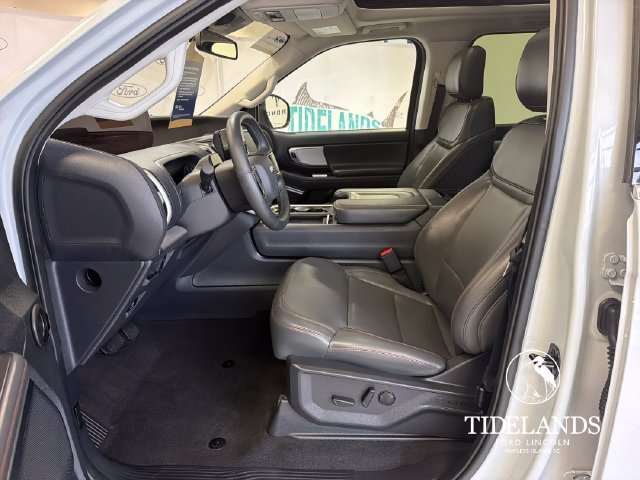 Used 2025 Ford Expedition Active RWD image 11