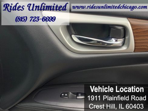 Used 2017 Nissan Pathfinder Platinum w/ Family Entertainment Package AWD/4WD image 15