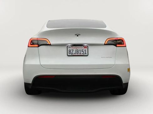 Used 2021 Tesla Model Y Long Range image 4
