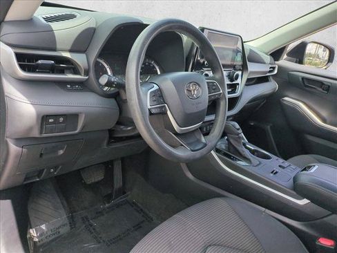 Used 2023 Toyota Highlander L FWD image 10