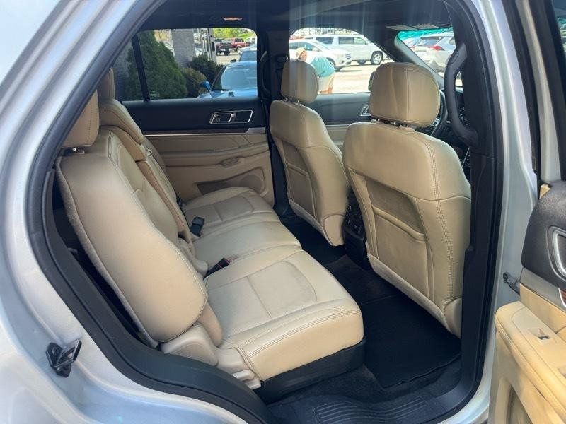 Used 2017 Ford Explorer Limited FWD image 11