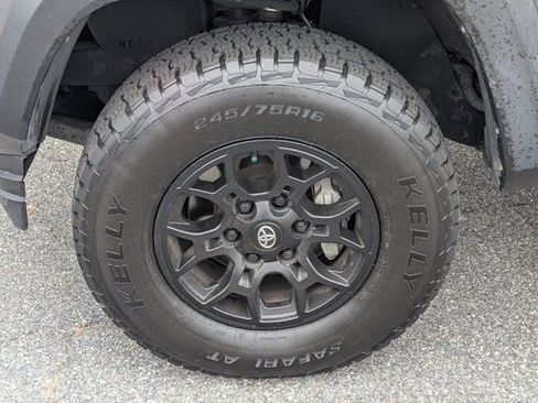 Used 2023 Toyota Tacoma SR5 RWD image 13