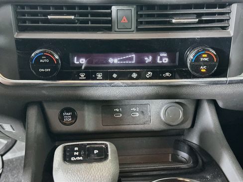 Used 2025 Nissan Rogue SV AWD/4WD image 23