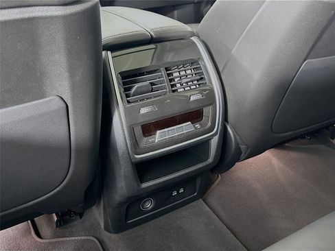 Used 2023 BMW X7 xDrive40i image 39