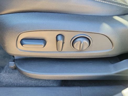 Used 2024 GMC Terrain SLT image 18