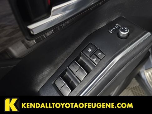 Used 2023 Toyota Highlander Limited AWD/4WD image 23