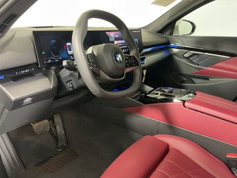 Certified 2025 BMW 530i w/ Premium Package image 22