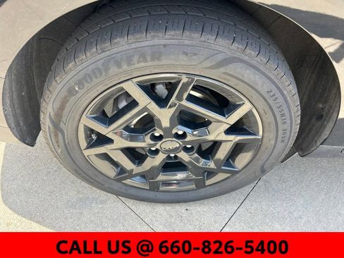Used 2025 Kia Carnival SX w/ SX Dark Edition Package FWD image 5