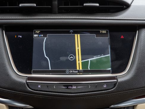 Used 2018 Cadillac XT5 Premium Luxury FWD image 16