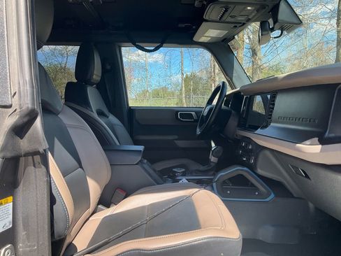 Used 2023 Ford Bronco Wildtrak image 12