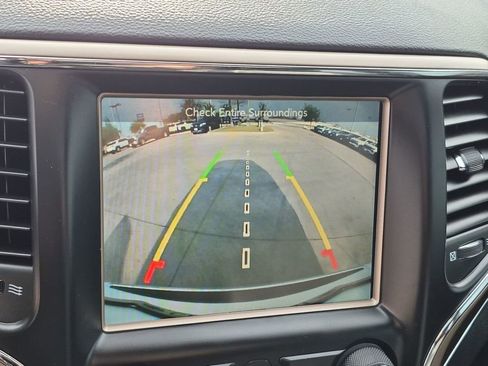 Used 2017 Jeep Grand Cherokee Limited image 17