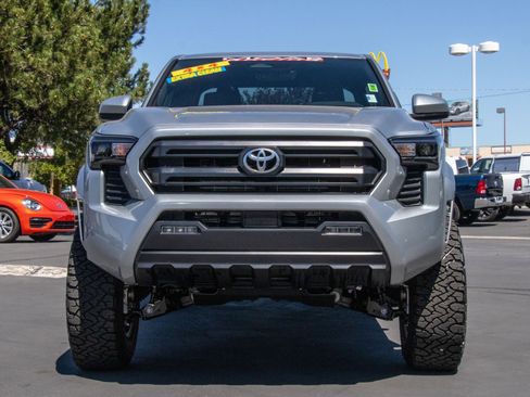 Used 2025 Toyota Tacoma SR5 image 2