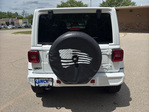 Used 2021 Jeep Wrangler Unlimited Sahara AWD/4WD image 36