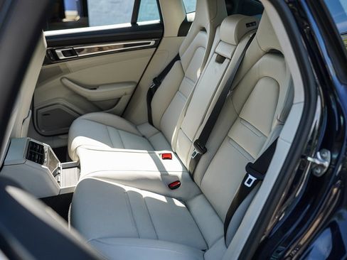 Used 2022 Porsche Panamera 4S w/ Premium Package image 23