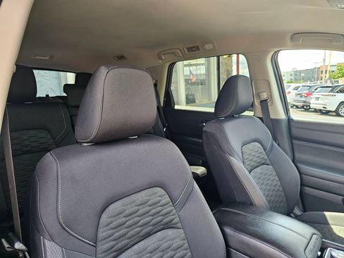 Used 2022 Nissan Pathfinder SV AWD/4WD image 15