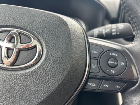Used 2020 Toyota RAV4 XLE Premium image 20